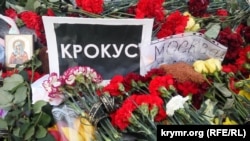 „კროკუს სიტი ჰოლის“ ტერაქტის მსხვერპლთა იმპროვიზებული მემორიალი