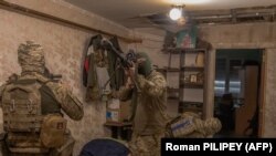 „Fantomele din Bahmut”: Lunetiștii din Ucraina pe „linia zero” a frontului