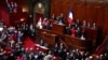 Претседателката на парламентот Јаел Браун-Пивет им аплаудира на пратениците откако го изгласа правото на абортус во Уставот, 4 март 2024 