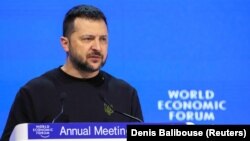 Președintele ucrainean Volodimir Zelenski vorbește la reuniunea anuală a Forumului Economic Mondial de la Davos, în Elveția, pe 16 ianuarie 2024. (Foto: Denis Balibouse, Reuters)