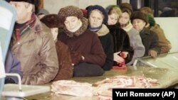 მოსკოველები ხორცის რიგში 1991 წელს. გახდება თუ არა კომუნისტური ეპოქის მსგავსი რიგები კვლავ ჩვეული მოვლენა რუსეთში?