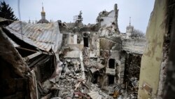 Драмтеатр Мариуполя после российского авиаудара