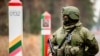 Літоўскі памежнік на ахове дзяржаўнай мяжы зь Беларусьсю. Ілюстрацыйнае фота 