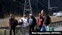 რუსეთის მოქალაქეები ლარსის სასაზღვრო პუნქტზე, 2022 წლის 29 სექტემბერი