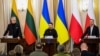 Președintele lituanian Gitanas Nauseda (stânga), președintele ucrainean Volodimir Zelenski (centru) și președintele polonez Andrzej Duda, Liov, Ucraina, 11 ianuarie 2023.