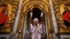 Mitropolitul Epifanie I, capul Bisericii Ortodoxe din Ucraina, oficiază pentru prima dată o slujbă de Crăciun în Lavra Pecersk din Kiev, folosită anterior de ramura Bisericii Ortodoxe Ucrainene loială Moscovei