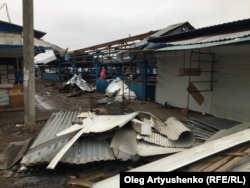 O piață distrusă în Șebekino, în apropiere de granița cu Ucraina.
