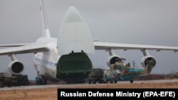 Ан-124 ("რუსლანი") - სატრანსპორტო თვითმფრინავი, რომელიც სსრკ-ში კიევის ანტონოვის საკონსტრუქტორო ბიუროში შეიქმნა, მსოფლიოში ერთ-ერთი უდიდესი სერიული სატვირთო თვითმფრინავია. მას შეუძლია 150 ტონამდე ტვირთის გადატანა.