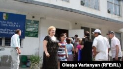 По данным переписи, численность населения республики составила 240 705 человек