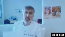 მიხეილ სააკაშვილი სასამართლო სხდომაზე კლინიკა "ვივამედიდან" ვიდეოზარით ჩართვისას 