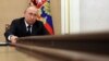Vladimir Putin încearcă să își sporească influența în țările democratice prin plata candidaților la alegerile prezidențiale sau parlamentare, arată serviciile de informații americane. 