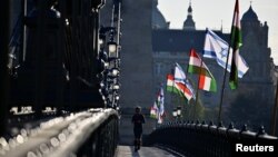 ისრაელის და უნგრეთის დროშები ბუდაპეშტში, პრემიერ-მინისტრ ბენიამინ ნეთანიაჰუს ვიზიტის აღსანიშნავად