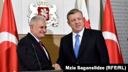 Стороны выразили удовлетворенность интенсивностью политических взаимоотношений, что отражается на результатах в конкретных сферах