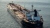 Petrolierul Boracay din „flotă fantomă” a Rusiei, suspectată de implicare în zboruri cu drone deasupra Danemarcei, a navigat în largul coastei daneze între 22 și 25 septembrie. Fotografie realizată pe 1 octombrie 2025 în largul coastei portului Saint-Nazaire din vestul Franței.