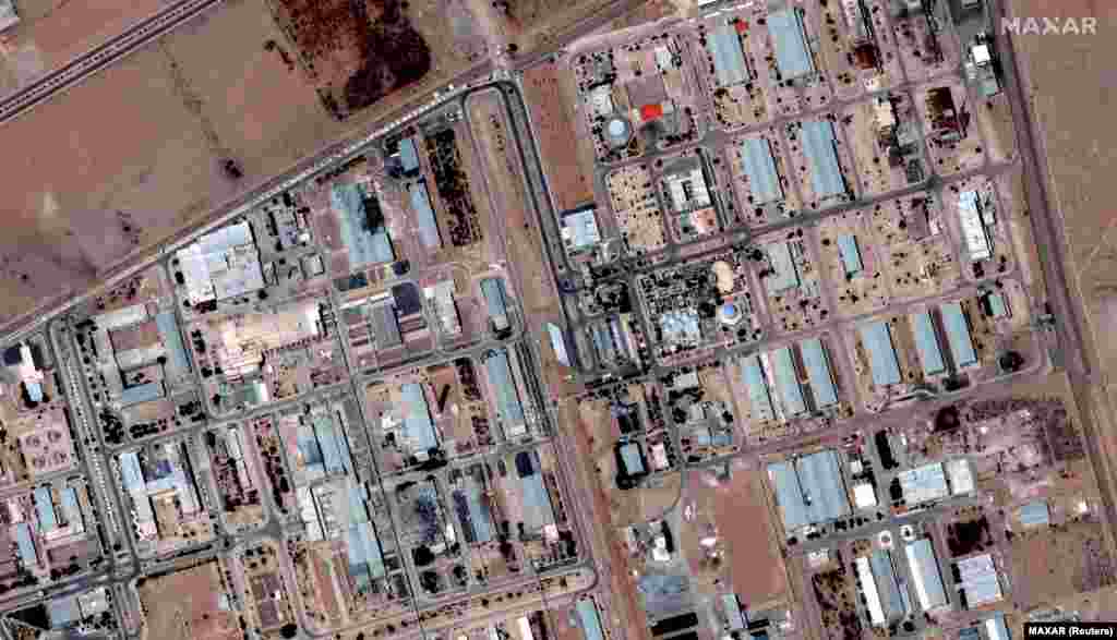 Instalația de îmbogățire a uraniului de la Isfahan văzută din satelit pe 19 iunie și pe 22 iunie, după loviturile americane.