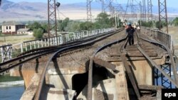 По мнению российских экспертов, маловероятно, чтобы в России сегодня кого-нибудь заинтересовал такой затратный проект, как строительство железной дороги через Кавказский хребет без понятных, просчитываемых экономических и политических выгод