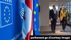 შალვა პაპუაშვილი, საქართველოს პარლამენტის თავმჯდომარე (მარცხნივ), რობერტა მეცოლა, ევროპარლამენტის პრეზიდენტი (მარჯვნივ) 