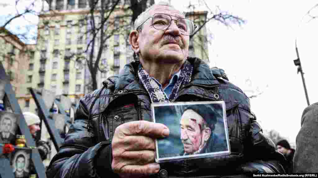 2014 жылғы ақпанның 18-22 аралығында Киевтің орталығында милиция арнайы жасағының оғынан жүзден астам адам қаза тапқан.