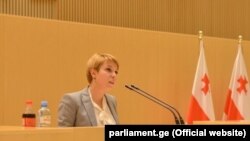 Оппозиционное «Нацдвижение», которое проголосовало за Нино Ломджария, уверено, что правящая сила будет стараться повлиять на ее работу
