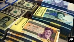 Националната валута на Иран падна на рекордно ниско ниво во однос на американскиот долар