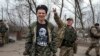 Пророссийские сепаратисты на блокпосту к северо-западу от Донецка, 2015 год 