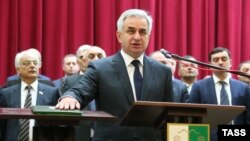 В Сухуме в актовом зале кабинета министров Республики Абхазия прошло торжественное собрание, посвященное Дню Конституции