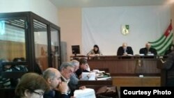 Верховный суд Республики Абхазия продолжает рассматривать уголовное дело об убийстве российского предпринимателя Сергея Клемантовича и его спутницы Оксаны Скаредновой