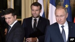 Президенты Украины, Франции и России на встрече в Париже, архив