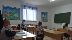 Ученики малокомплектной школы в сельской местности Казахстана.