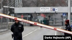 Magyar rendőrök őrzik a Horgos 2 határátkelőt; a szerbiai Röszke és Horgos község 2020. január 28-án