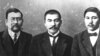 Алашорда ұлттық-территориялық автономиясы үкіметінің (Халық Кеңесінің) мүшелері Алаш қаласына (Заречная Слободка, Семей) көшіп келіп қоныстанған 1918 жылы. Үшінші қатарда отырғандар: солдан оңға қарай бірінші - Ахмет Байтұрсынұлы, бір кісіден кейін басына ақ кепкі киген - Алашорда төрағасы Әлихан Бөкейхан. 1918 жыл.&nbsp;