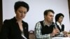 Алена Танкачова (зьлева), Юрась Чавусаў і Дзіна Шаўцова на прэс-кафэрэнцыі грамадзкай арганізацыі "Праваабарончы альянс" (архіўны здымак)