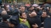 В бывшей партии власти говорят, что вчерашнее противостояние у столичной мэрии произошло по вине полиции