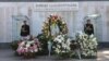 Сегодня представители правительства возложили венки к тбилисскому мемориалу героям, павшим за территориальную целостность страны. Сюда же сегодня пришли и сотни людей, которые потеряли родных и близких в ходе конфликта
