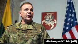 Бывший командующий Сухопутными силами США в Европе Бен Ходжес предостерегает от наказания командиров за вероятные ошибки во время войны