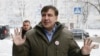 О своей возможной экстрадиции говорил накануне и сам Саакашвили, после того, как призвал своих сторонников не поддаваться провокациям и избегать беспорядков