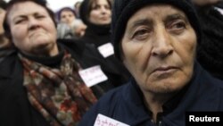 Большинство беженцев спустя десятилетия не теряют надежду и хотят вернуться в родные места. Об этом свидетельствуют результаты последнего соцопроса, в котором участвовали более 2000 беженцев в разных регионах Грузии