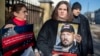 Сьвятлана Ціханоўская на пратэсьце каля амбасады Беларусі ў Вільні, 8 сакавіка 2024 году.