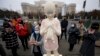 Protest în sprijinul copiilor abuzați sexual în fața Parlamentului României, 6 decembrie 2021. Participanții au cerut pedepse mai aspre pentru agresori.