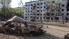 Пошкоджена російськими обстрілами багатоповерхівка у Добропіллі, Донецька область, серпень 2025 року