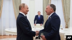Рускиот претседател Владимир Путин и специјалниот претседателски пратеник на САД, Стив Виткоф, 6 август 2025 година