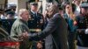 Secretarul american al Apărării Lloyd Austin (dreapta) îl salută pe ministrul ucrainean al Apărării Rustem Umerov la Washington, D.C. 2 iulie 2024.