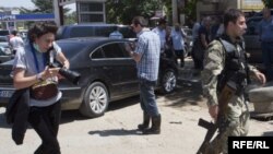 В отличие от вчерашнего, сегодня власти призвали население столицы воздержаться от передвижения, особенно вблизи территории зоопарка. Еще один тигр и полосатая гиена могут быть на свободе