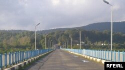 ხიდი მდინარე ენგურზე, რომელიც გალისა და ზუგდიდის რაიონებს აკავშირებს