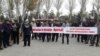 Қазақстанның Қырғызстандағы елшілігі алдындағы наразылық акциясы. Бішкек, 3 қараша 2017 жыл. 