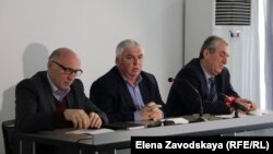 Представители ФНЕА сообщили журналистам, что вопрос о доверии президенту не ставится, так как для выражения вотума недоверия нужны очень веские аргументы.
Фото автора