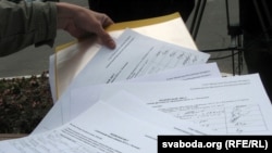 Падпісныя лісты пад зваротам у Савет Міністраў за вяртаньне "Дажынак"