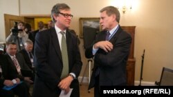 Пасол Вялікабрытаніі Брус Бакнэл і Лешак Бальцаровіч