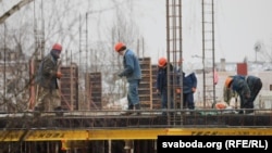 Беларускія будаўнікі. Архіўнае фота
