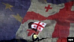 В грузинском обществе в целом сторонники НАТО и евроинтеграции остаются в большинстве